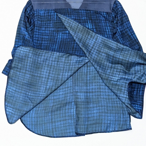 Simply Vera Vera Wang | Tunic | Plaid | Watercolor | Abstract | V Neck | Buttons - Picture 5 of 7